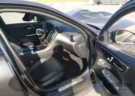 2024 Mercedes-Benz C 300 z USA, uszkodzony, nr VIN W1KAF4GBXRR211187